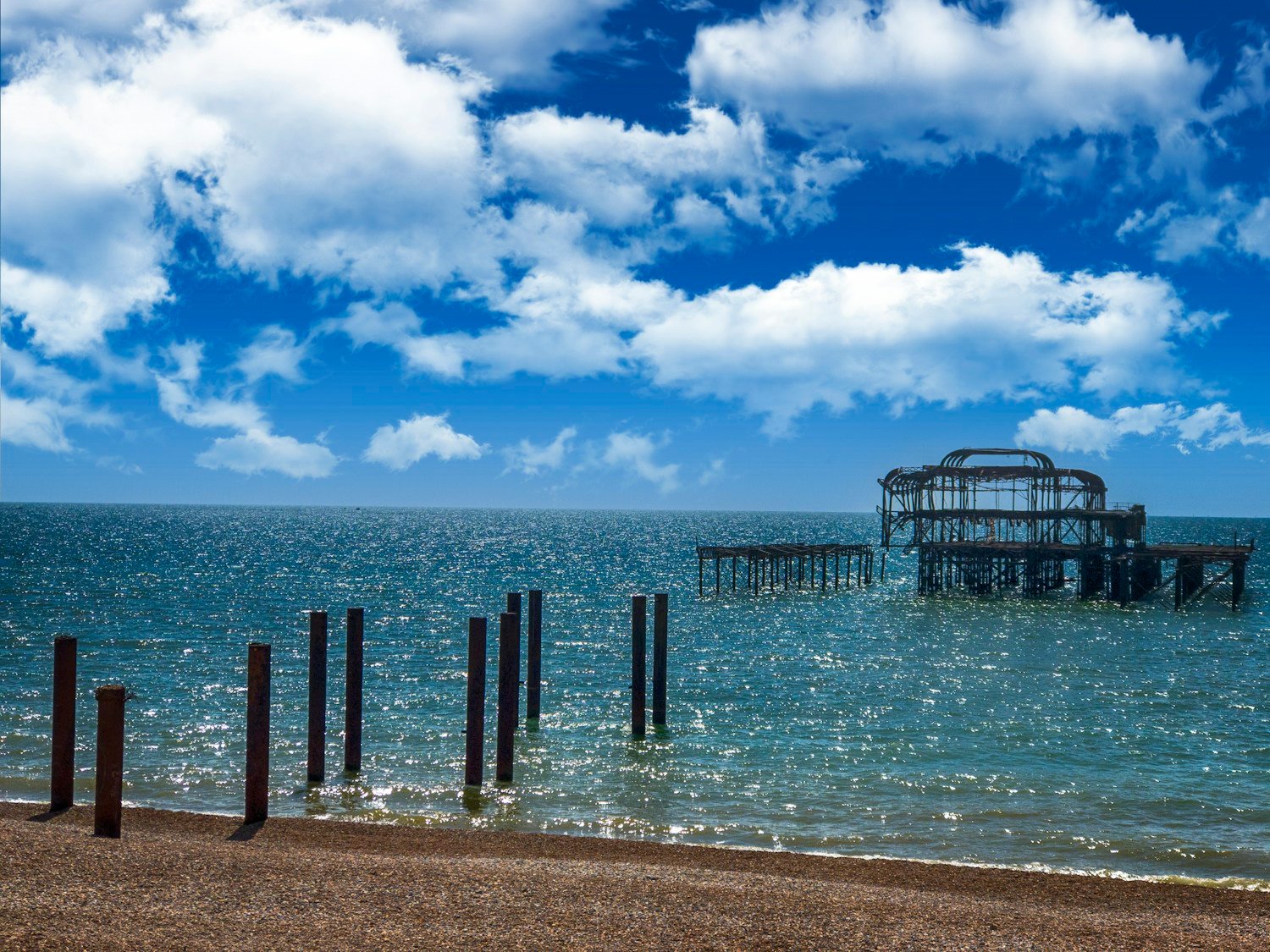 Brighton West Pier ve Brighton sahili