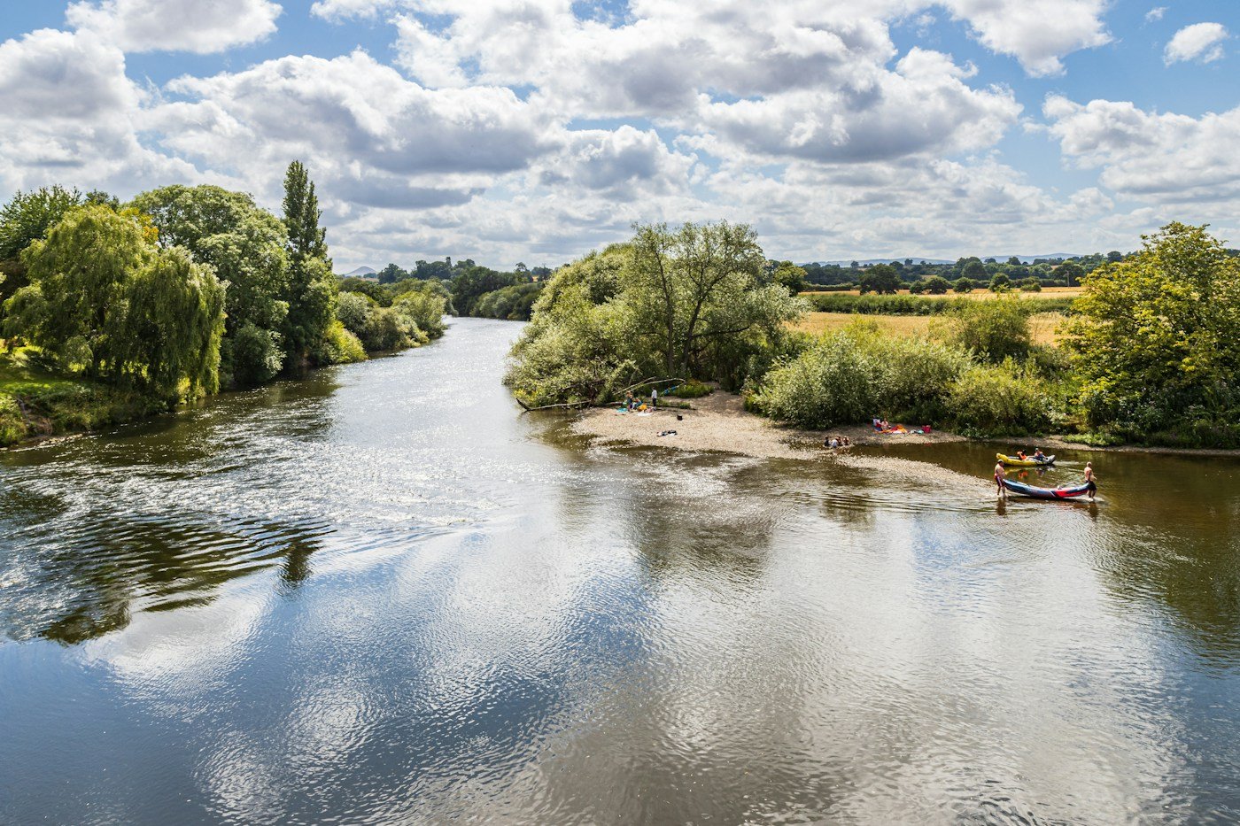 Cambridge River Cam'de açık havada punting etkinliği — şehir fotoğrafı