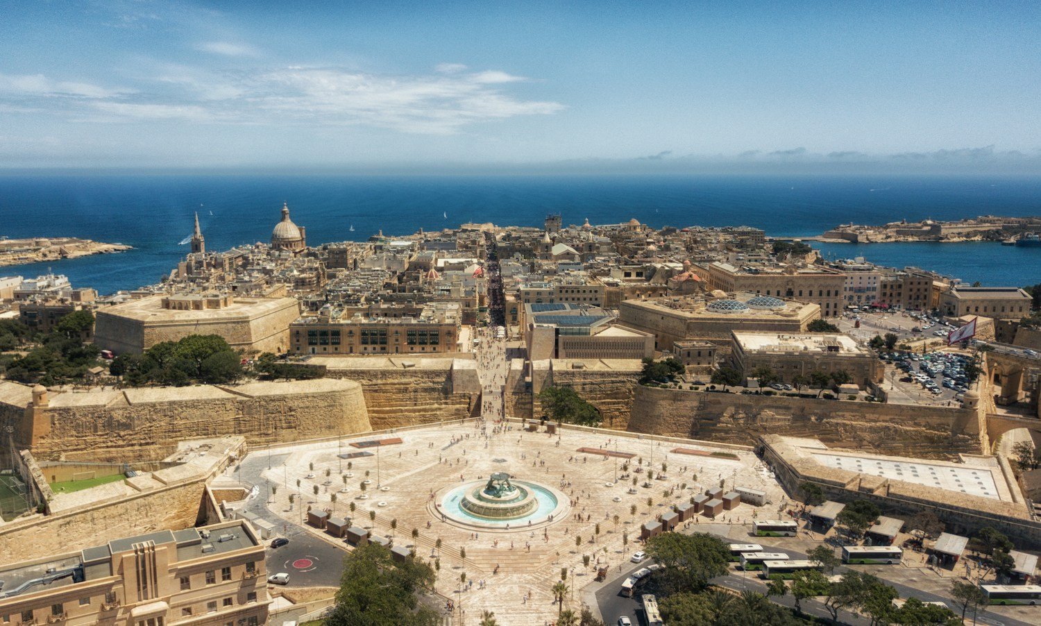 Malta Valletta şehir ve liman manzarası