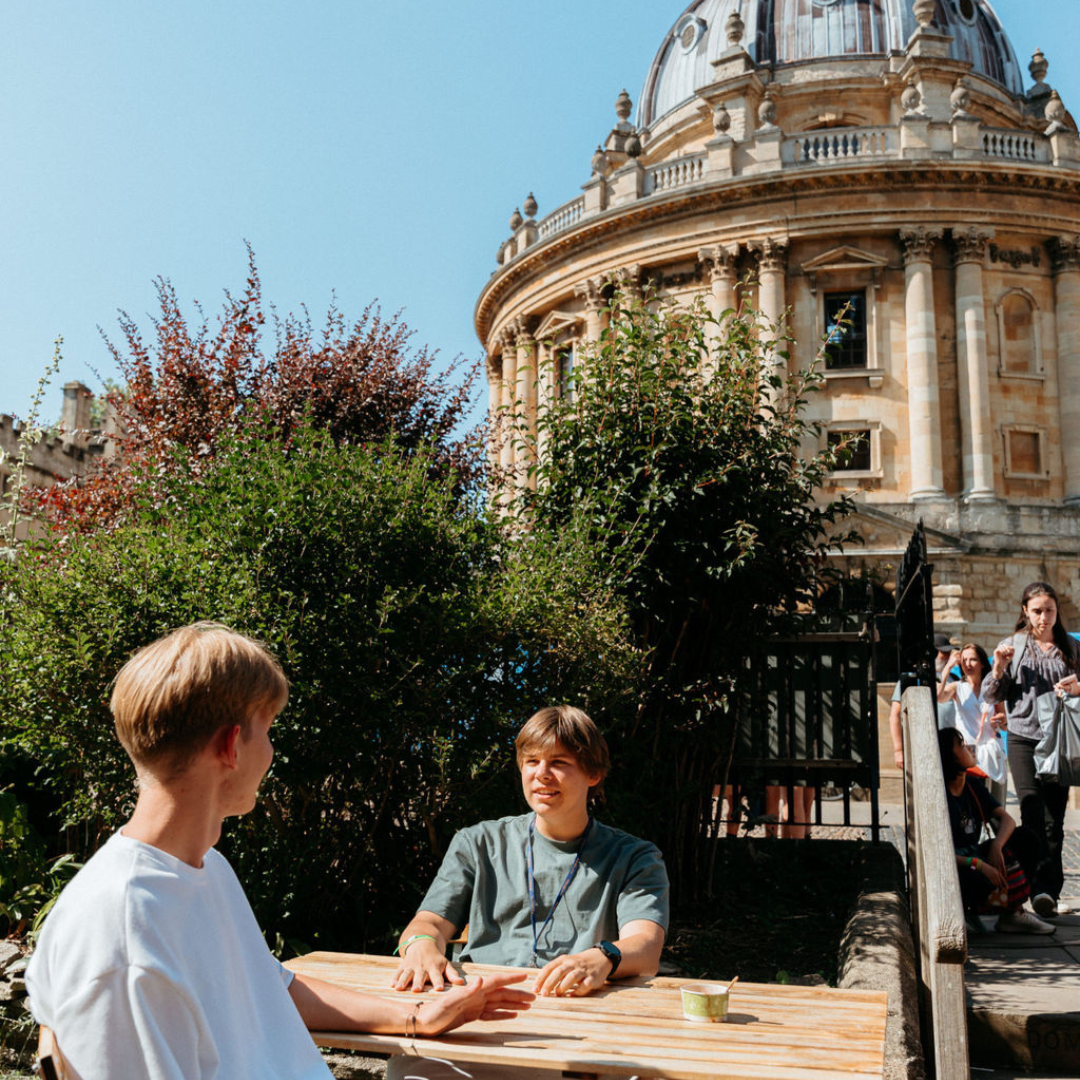 St Giles Oxford Juniors yaz okulu öğrencileri