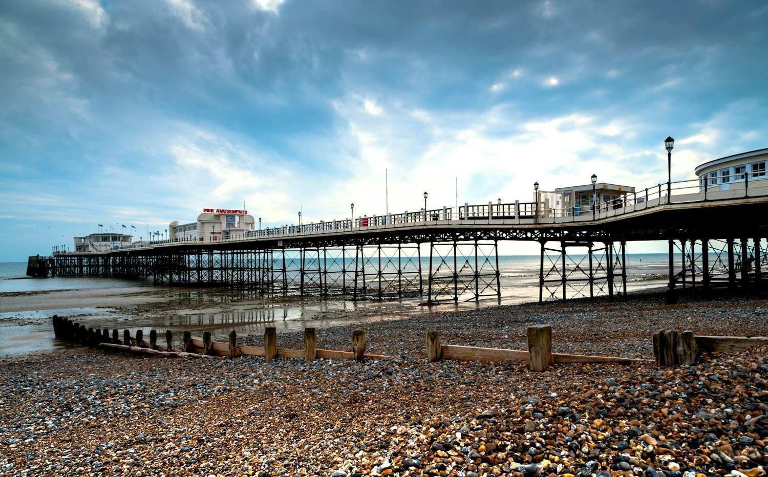 Worthing Pier ve Worthing sahili